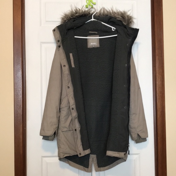 Bench Ladies Parka size Large - Picture 3 of 10